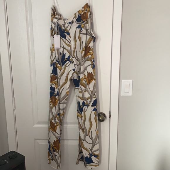 Two piece pants outfit. - Picture 3 of 3